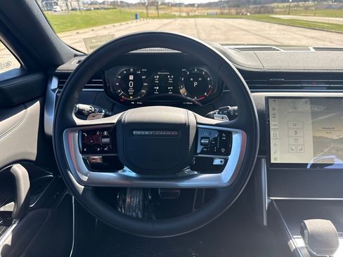 New 2026 Land Rover Range Rover Long Wheelbase SE AWD/4WD image 18
