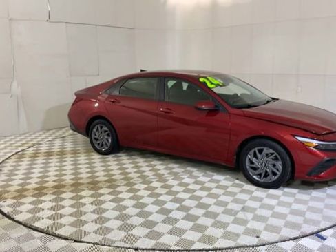 Used 2024 Hyundai Elantra SEL FWD image 4