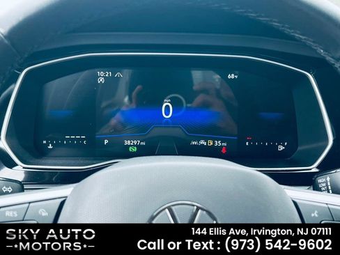 Used 2024 Volkswagen Jetta SE FWD image 18
