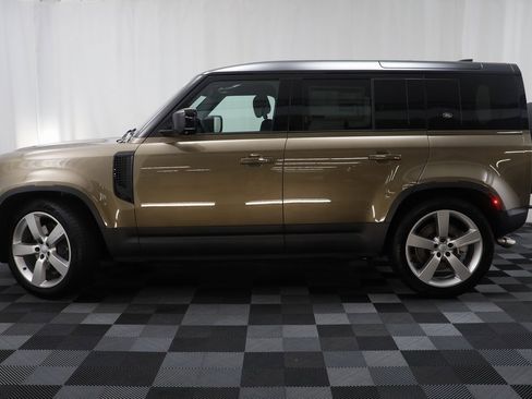 New 2024 Land Rover Defender 110 SE image 5