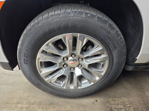 Used 2022 GMC Yukon XL Denali AWD/4WD image 10