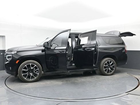 Used 2022 Chevrolet Suburban RST w/ Sport Performance Package image 56