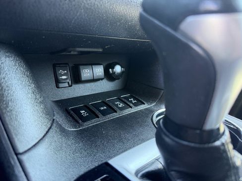 Used 2019 Toyota Highlander Plus AWD/4WD image 19