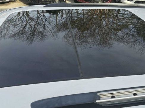 Used 2018 Jeep Grand Cherokee Overland image 9