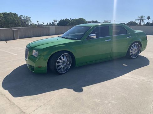 Used 2005 Chrysler 300 C image 2