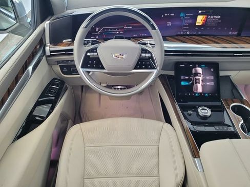 New 2026 Cadillac Escalade Platinum Sport w/ LPO, ONYX Package AWD/4WD image 16