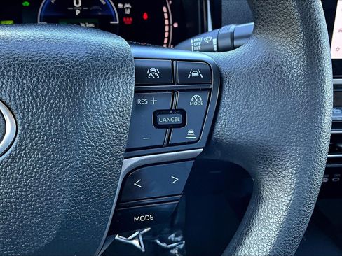 Used 2025 Toyota Camry LE image 18