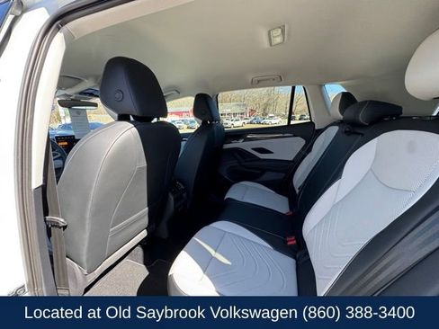 Used 2025 Volkswagen Tiguan SE AWD/4WD image 10