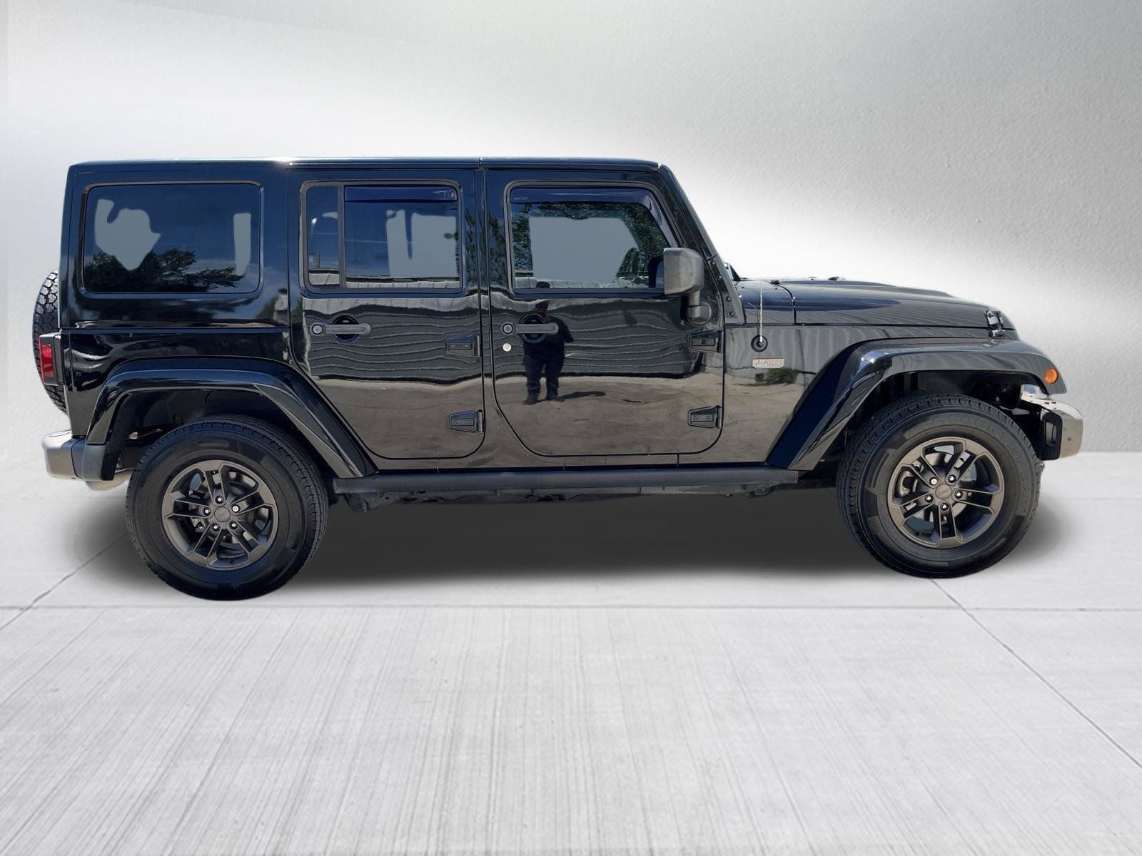 Used 2016 Jeep Wrangler Unlimited Sahara AWD/4WD image 5