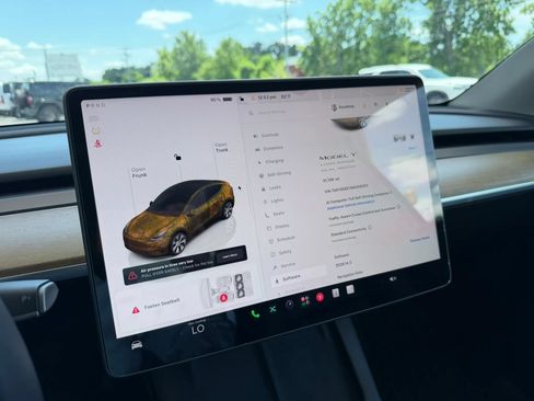 Used 2022 Tesla Model Y Long Range AWD/4WD image 15
