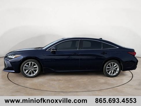 Used 2022 Toyota Avalon XLE image 6