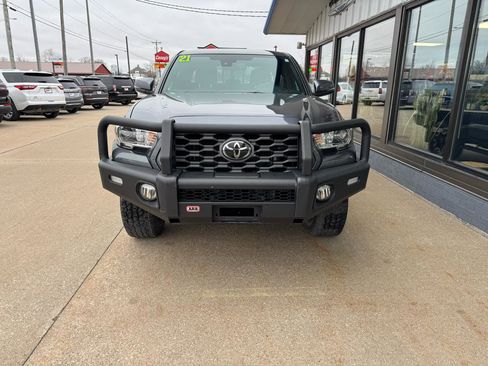 Used 2021 Toyota Tacoma TRD Off-Road image 3