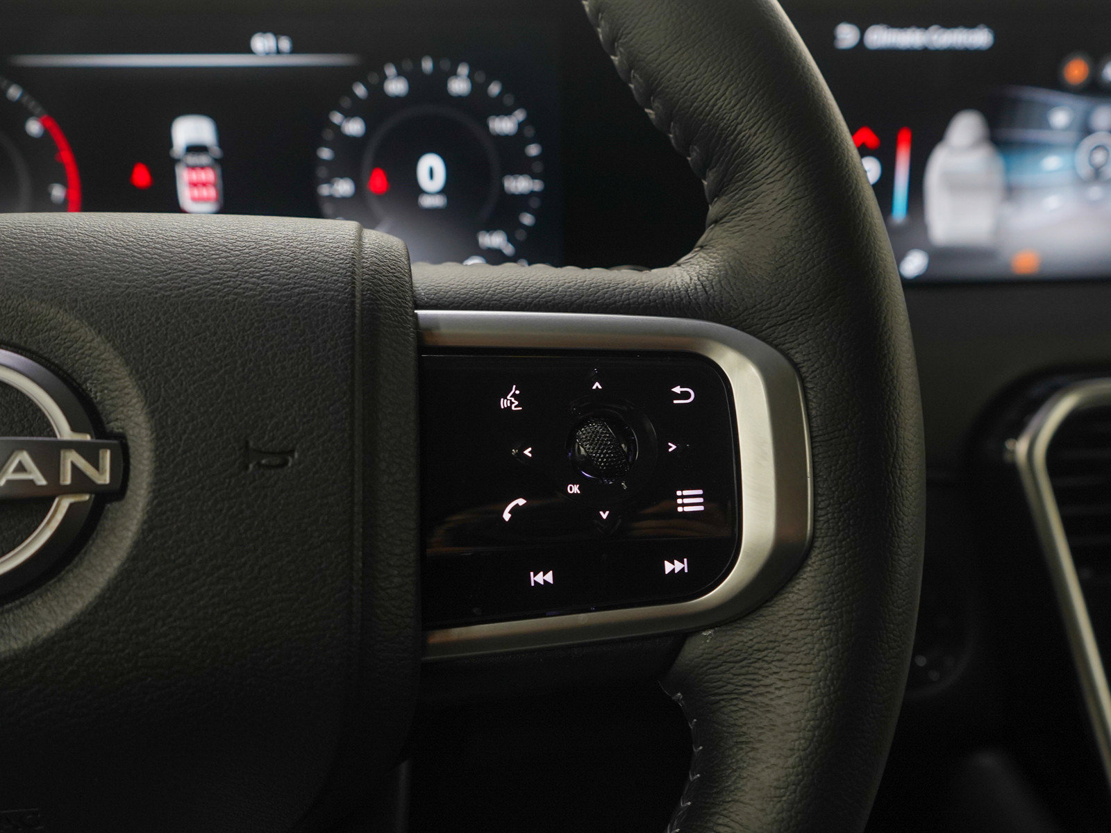 Used 2025 Nissan Armada SV AWD/4WD image 47