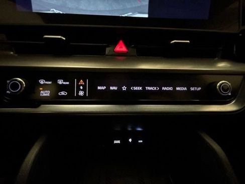 Certified 2025 Kia Sportage EX FWD image 13