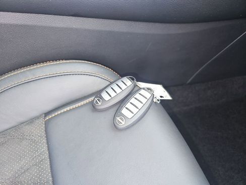 Used 2023 Nissan Maxima SR w/ Sport Mat Group image 16