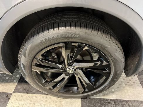 Certified 2023 Volkswagen Tiguan SE R-Line FWD image 15