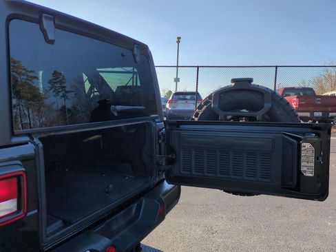 Used 2024 Jeep Wrangler Unlimited Sport image 32