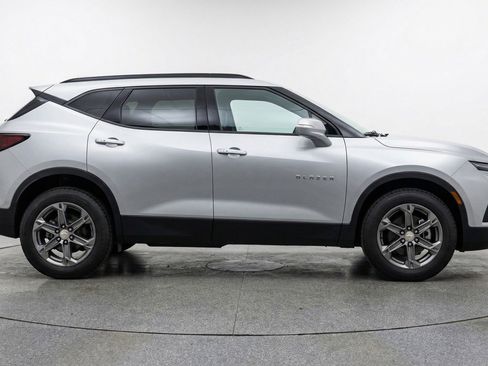 Used 2025 Chevrolet Blazer LT image 11
