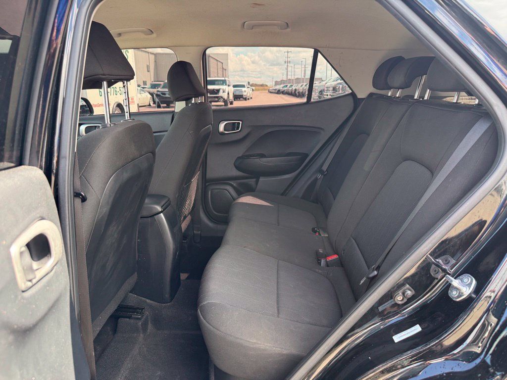 Used 2025 Hyundai Venue SE FWD image 7