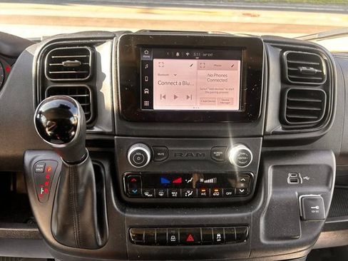 Used 2025 RAM ProMaster 2500 w/ Convenience Group FWD image 14