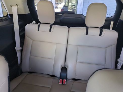 Used 2020 Ford Explorer XLT w/ Equipment Group 202A image 11