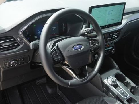 Used 2025 Ford Escape SE FWD image 17