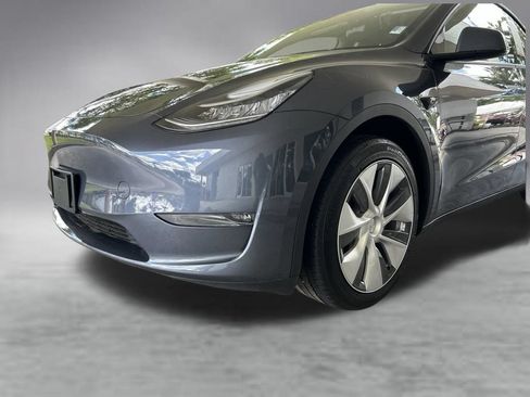 Used 2023 Tesla Model Y Long Range AWD/4WD image 14