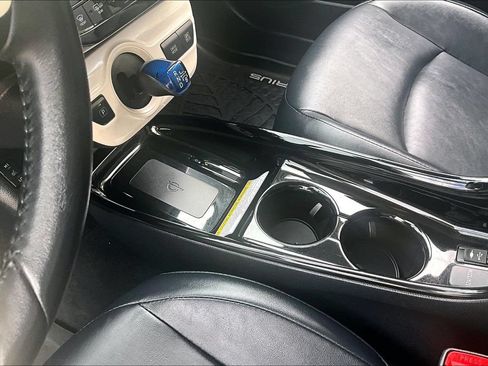 Used 2017 Toyota Prius Four FWD image 19