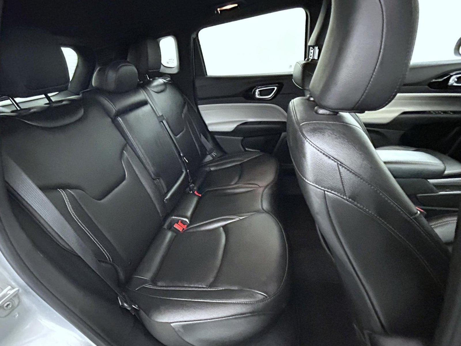 Certified 2025 Jeep Compass Limited AWD/4WD image 18