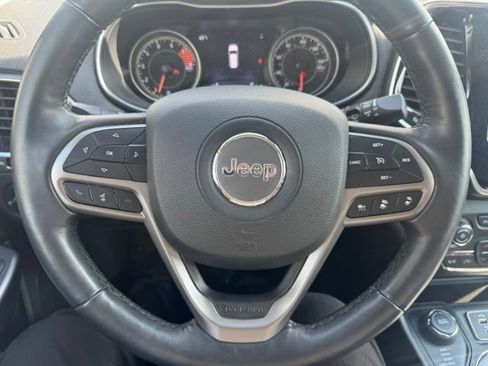 Used 2019 Jeep Cherokee Limited w/ Technology Group AWD/4WD image 11