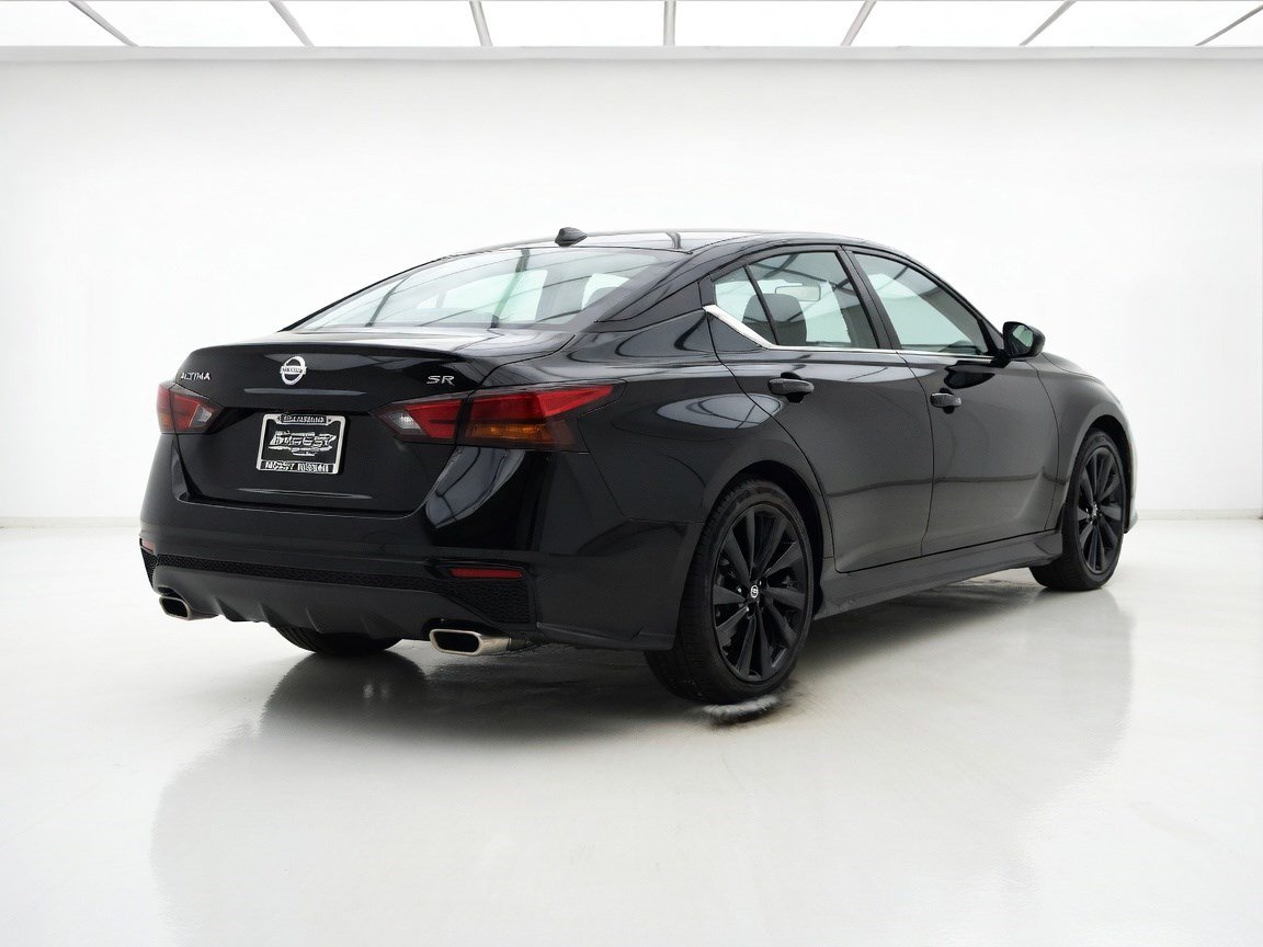 Used 2020 Nissan Altima 2.5 SR w/ Premium Package FWD image 4