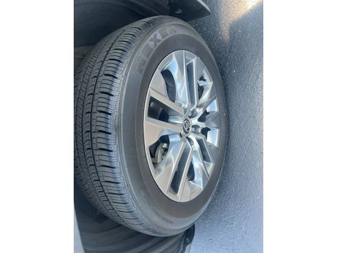 Used 2021 Toyota RAV4 XLE Premium FWD image 52
