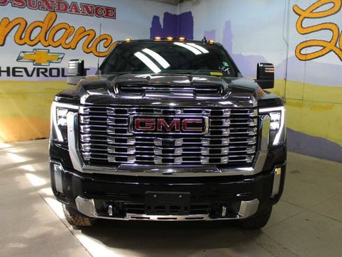 Used 2024 GMC Sierra 2500 Denali w/ Denali Reserve Package AWD/4WD image 7