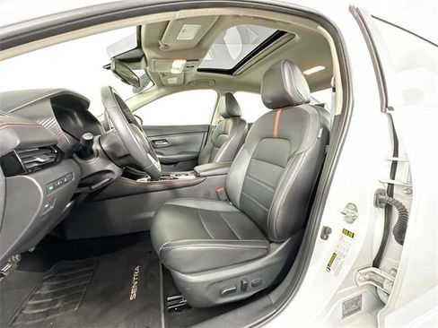 Used 2021 Nissan Sentra SR w/ SR Premium Package image 4