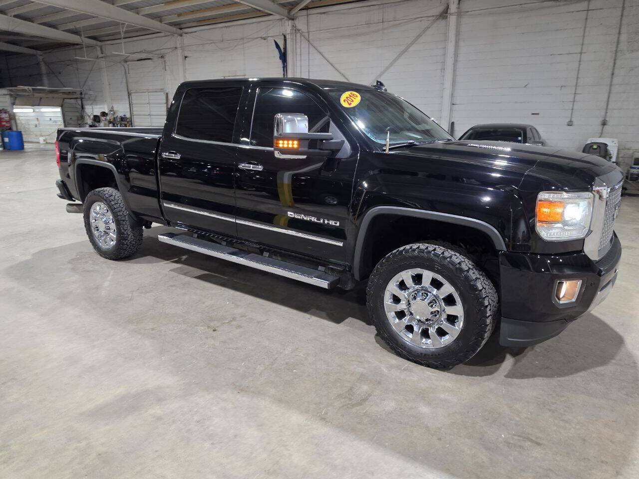 Used 2016 GMC Sierra 2500 Denali w/ Duramax Plus Package AWD/4WD image 21