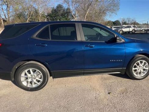 Used 2022 Chevrolet Equinox LS image 9