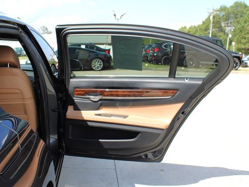 Used 2015 BMW 750Li xDrive image 33