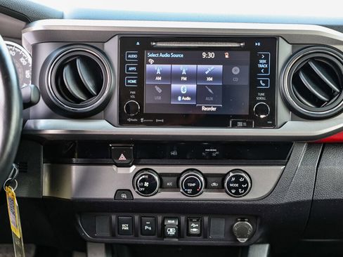 Certified 2018 Toyota Tacoma SR5 image 3