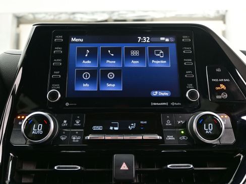 Used 2022 Toyota Highlander XLE AWD/4WD image 20