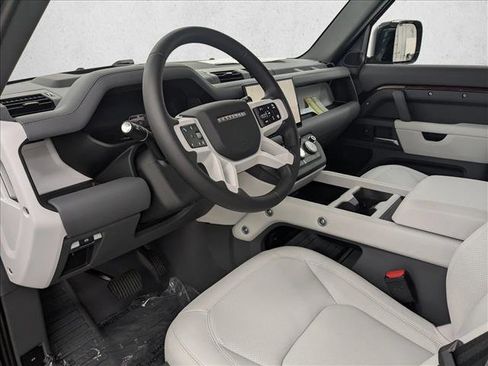 New 2025 Land Rover Defender 130 S image 4