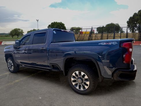 Used 2021 Chevrolet Silverado 2500 Custom w/ Custom Value Package AWD/4WD image 4