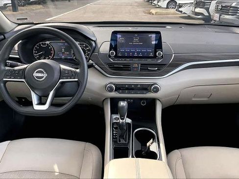 Certified 2024 Nissan Altima 2.5 SV image 15