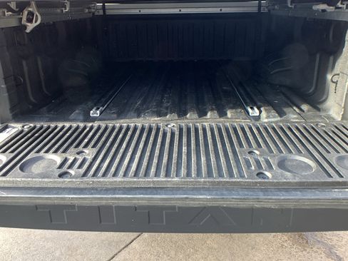 Used 2020 Nissan Titan SL w/ Moonroof Package image 23