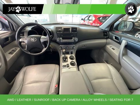Used 2011 Toyota Highlander SE w/ Tow Pkg image 8