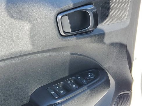 Used 2023 Hyundai Venue Limited image 23