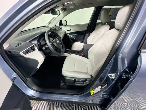 Used 2025 Toyota Corolla Cross L image 14