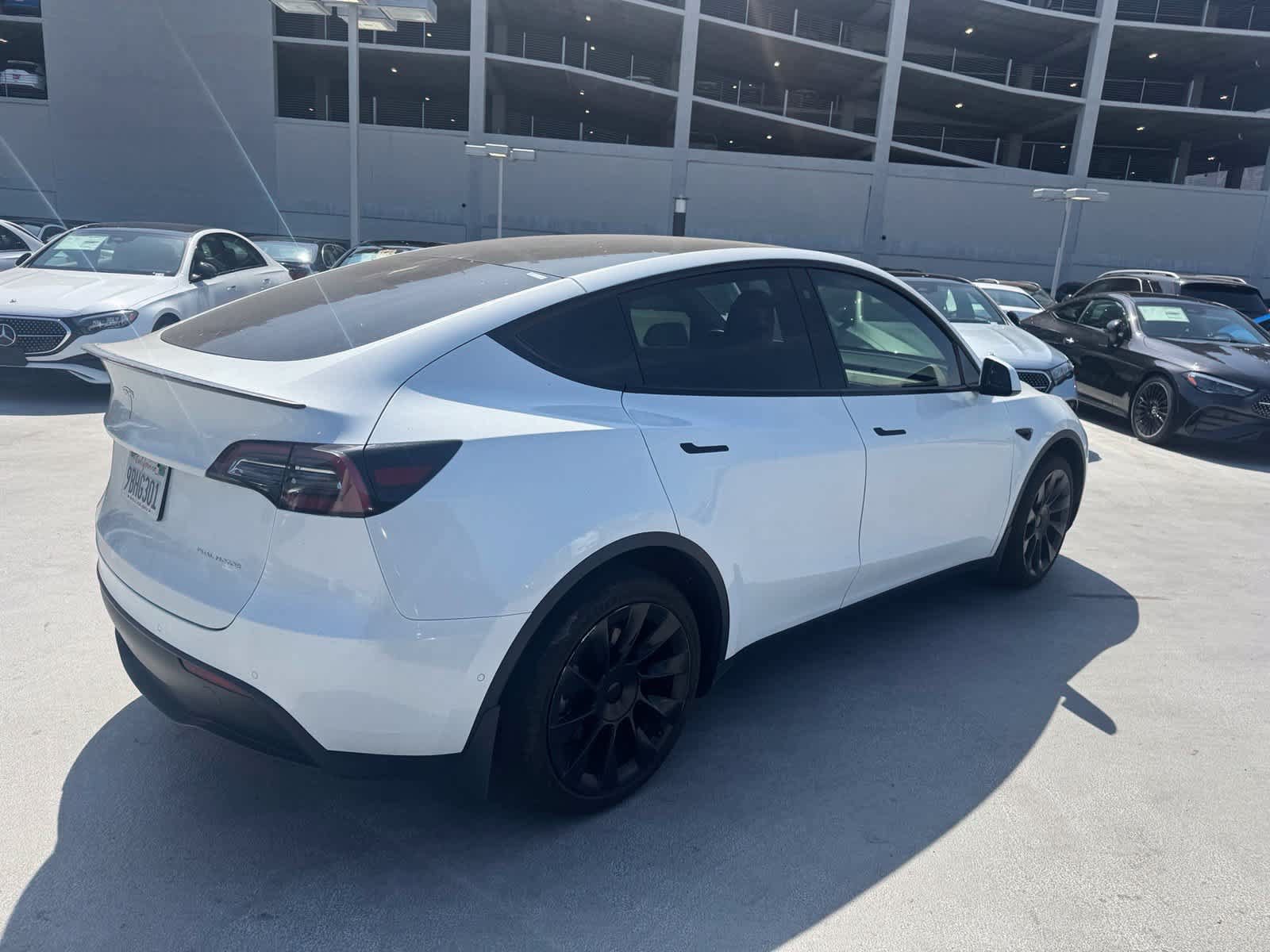Used 2022 Tesla Model Y Long Range AWD/4WD image 3