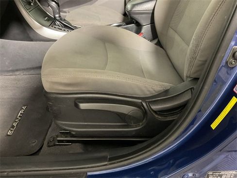 Used 2015 Hyundai Elantra SE image 15