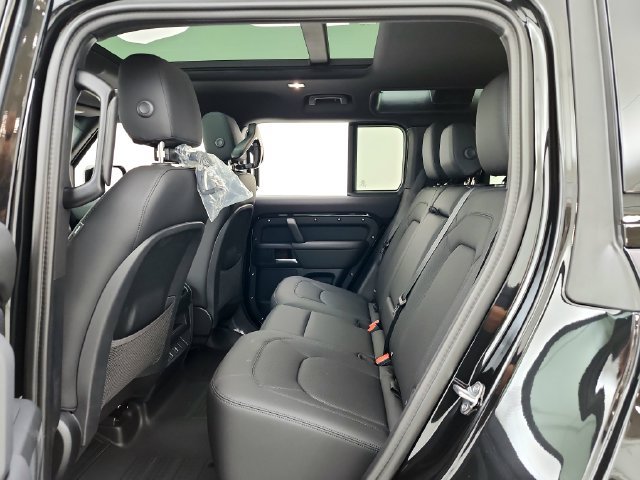 New 2026 Land Rover Defender 110 X-Dynamic SE AWD/4WD image 28