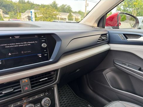 Used 2024 Volkswagen Taos SE w/ Panoramic Sunroof Package AWD/4WD image 28